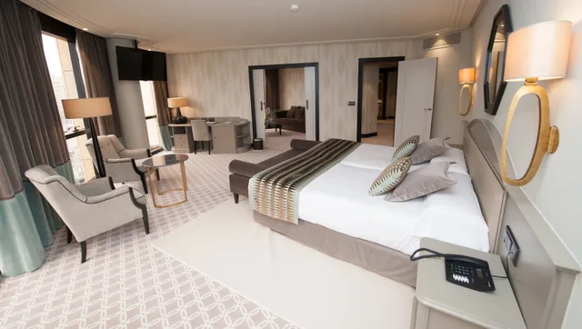 جناح جونيور بسرير كينج بإطلالة على البحر، Hotel Bahia 1/5