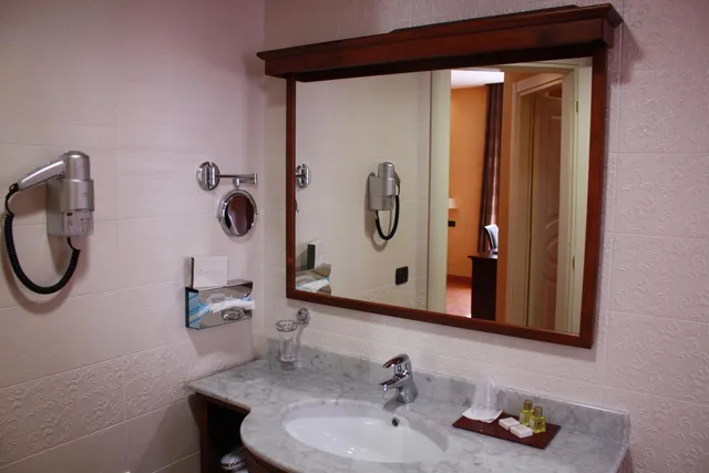 غرفة كلاسيكية ثلاثية، Artemis Hotel 5/8