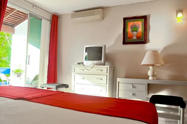 شقة كومفورت بسرير كوين بإطلالة على البحر، Garden Beach Studios At Montego Bay Club 4/5