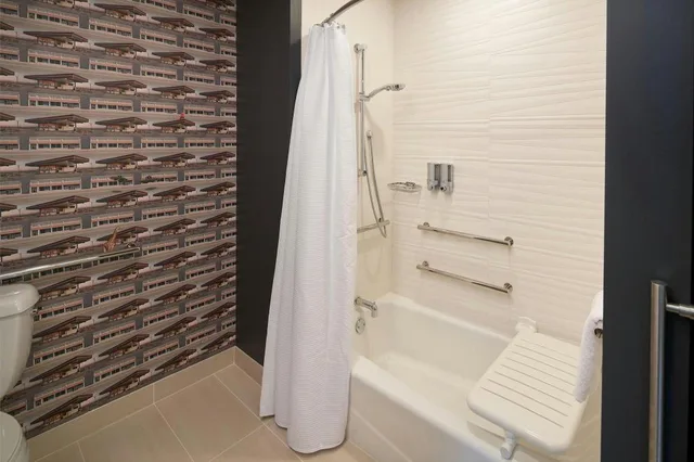Savvy, Guest Room, King Bed, Large، Aloft Orlando International Drive 4/7