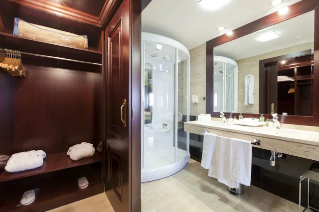 جناح غراند بجاكوزي، Cordoba Center 3/3
