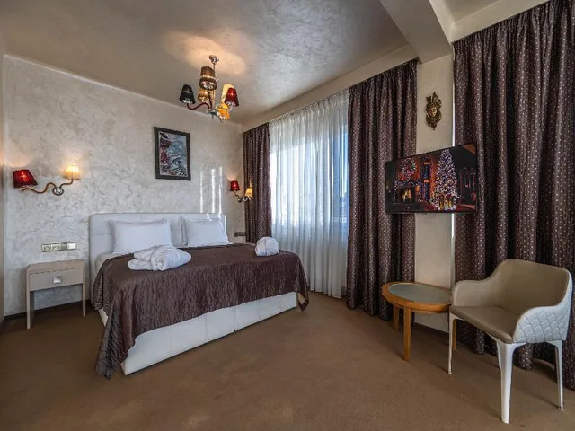 جناح فاخر بسرير مزدوج بشرفة بغرفتي نوم مع أريكة، Myo Hotel Mysterius 1/1