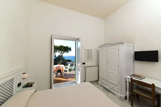 غرفة بسرير مزدوج بإطلالة على البحر، Hotel Villa Melodie - Adults Only 7/10