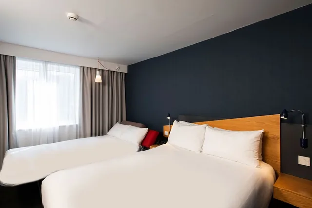 غرفة قياسية بسرير مزدوج مع أريكة، Holiday Inn Express East Midlands Airport 1/9
