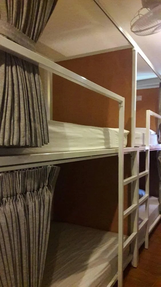 Mixed Dorm, Upper، VX The Fifty Hostel 1/1