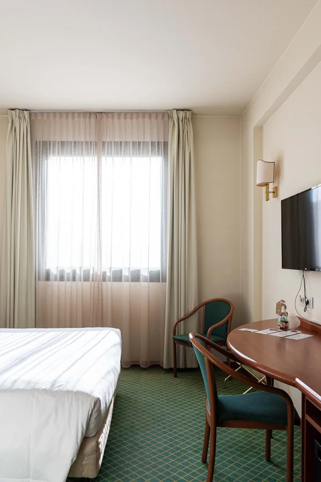 Compact, Queen Bed، Phi Hotel Emilia 4/5