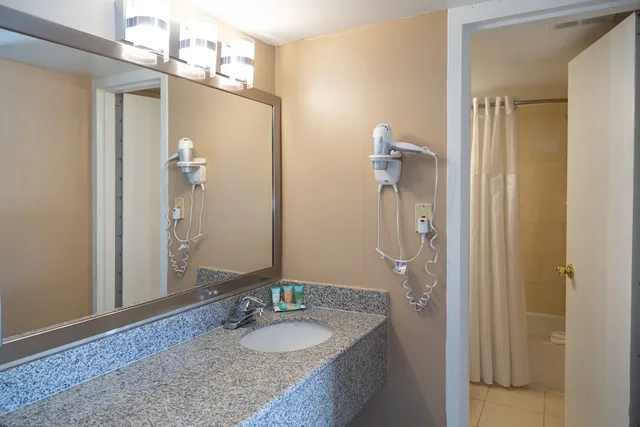 Deluxe, 2 Queen Beds, Hotel Pentagon 2/2