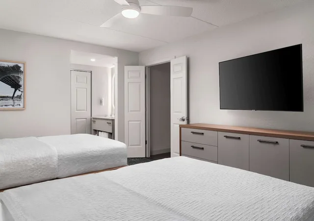 جناح ديلوكس بسريرين مزدوجين بغرفة نوم واحدة مع أريكة بمطبخ، Homewood Suites by Hilton Richmond - Airport 2/6