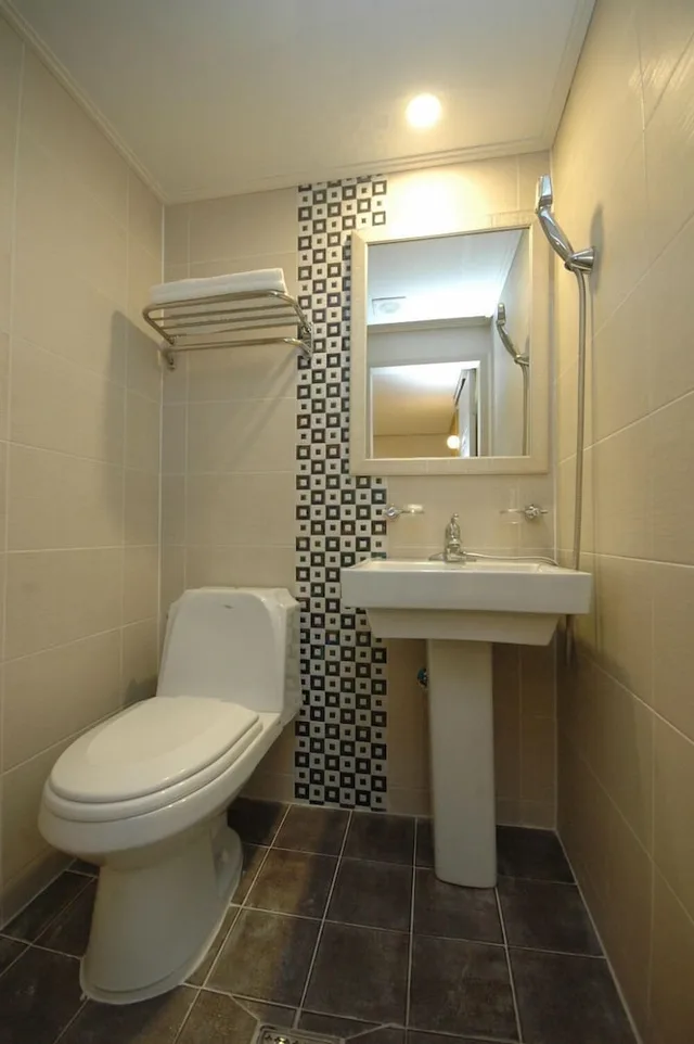 غرفة عائلية بسرير مزدوج وسريرين منفصلين، Dongdaemun Hwashin Hostel 4/5