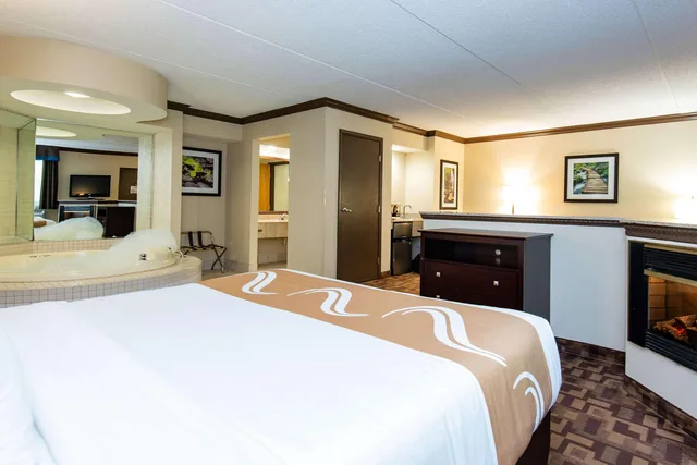 جناح بسرير كينج، Quality Inn & Suites Quakertown-Allentown 2/4
