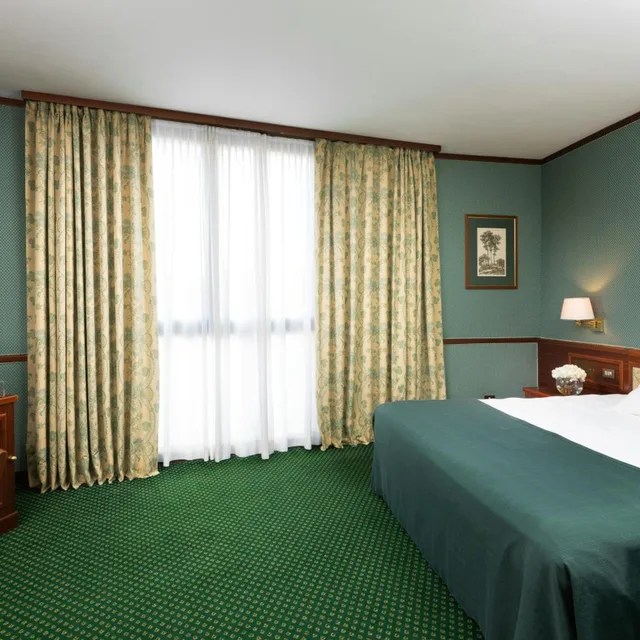 Superior, King Bed, Leonardo Hotel Milan City Center 6/8