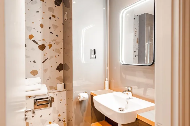 Club, Double Bed, Pool Access، Village Hotel Blackpool 4/6