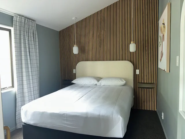 غرفة ديلوكس بسرير كوين وسرير فردي وسرير بطابقين، Hastings Top 10 Holiday Park 1/1