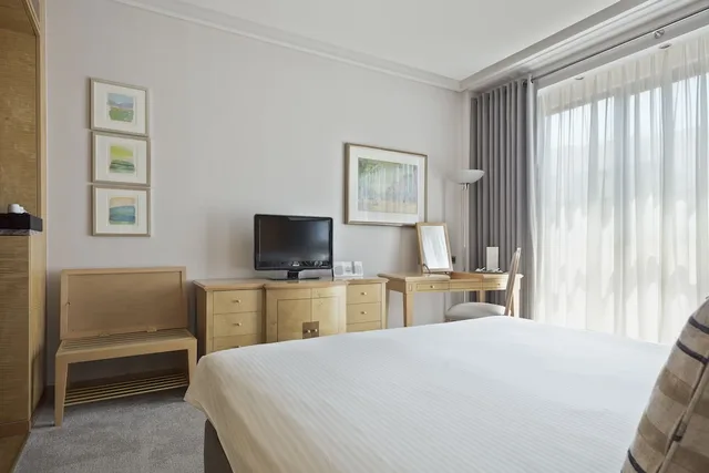 VIP Experience, Supreme, Queen Bed، Melia Athens 3/10