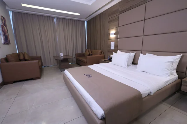 جناح جونيور بسرير كوين، Ibiza hotel 1/10