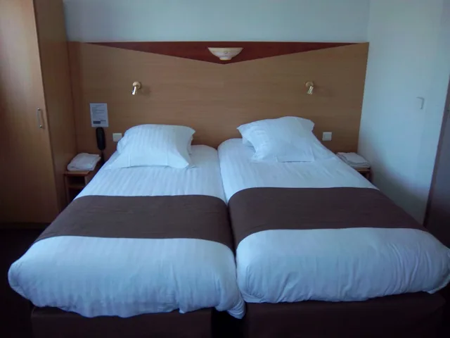 غرفة قياسية بسريرين منفصلين، Hotel des Victoires - Restaurant 5/8
