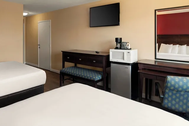 غرفة قياسية بسريرين كوين، Hotel Bay Breeze 5/10