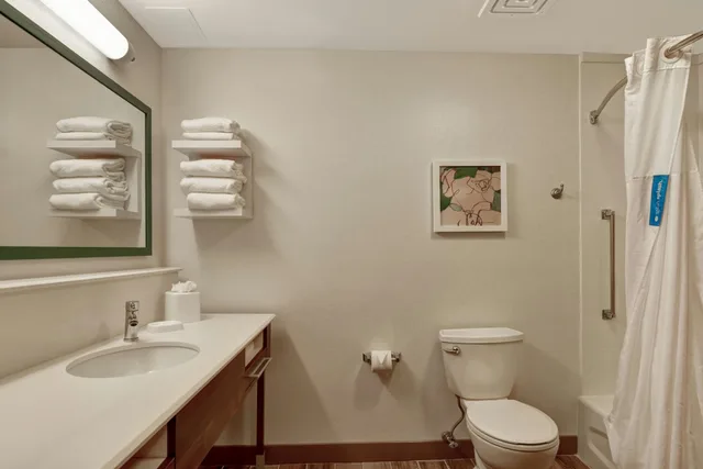 Room, 2 Queen Beds, Hampton Inn Palm Beach Gardens 3/3