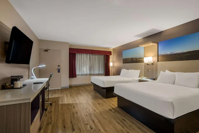 غرفة بسريرين كوين، Best Western Diamond Bar Hotel & Suites 1/5