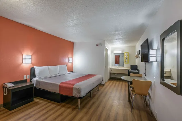 غرفة ديلوكس بسرير كوين لذوي الإعاقة، Motel6 Dothan, AL 3/6