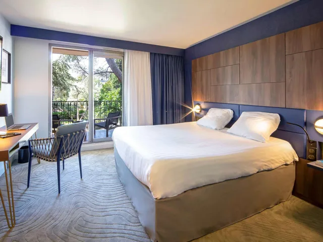جناح جونيور بسريرين منفصلين بإطلالة على الحديقة مع أريكة، Mercure Marseille Centre Bompard La Corniche 2/10