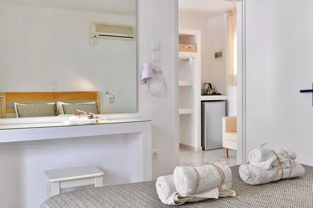 Lanai, Family, Apartment, 1 Queen and 1 Single Bed, Margarita Studios Ambelas 1/2
