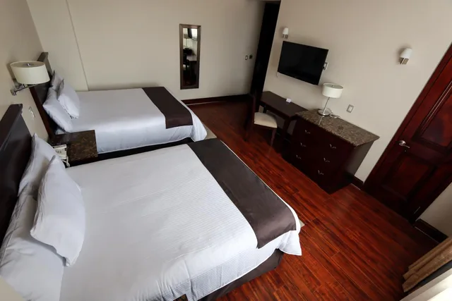 جناح جونيور، Hotel Casa Torres 1/9