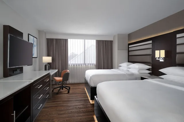 غرفة بسريرين كوين لذوي الإعاقة، Delta Hotels by Marriott Jacksonville Deerwood 1/2