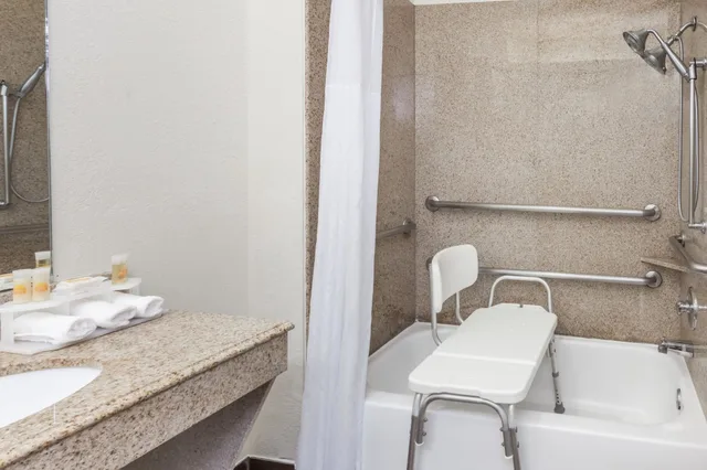 جناح استوديو ديلوكس بسرير كينج للمدخنين، Studio6 Suites Pasadena, TX 8/8