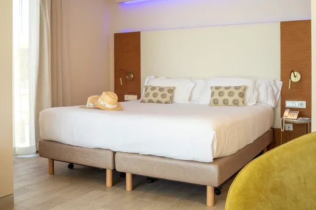 جناح ملكي، Melbeach Hotel and Spa 1/2