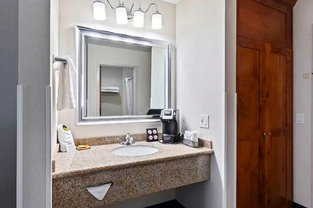 غرفة كبيرة بسرير كينج، Best Western Plus Twin Falls Hotel 4/4