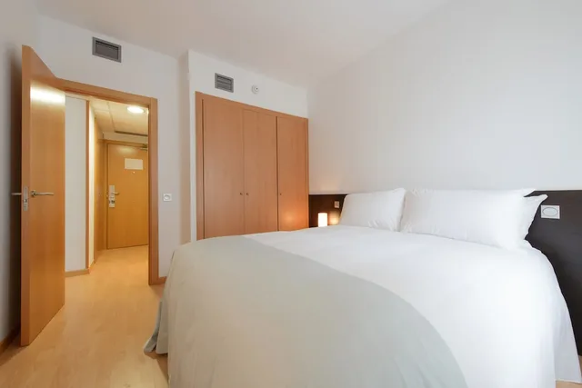 غرفة عائلية بسرير كوين وسرير بطابقين، Madrid Airport Suites Affiliated By Melia 1/4