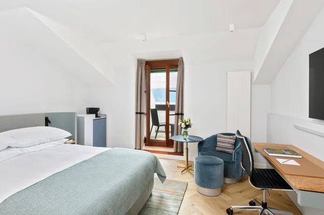 غرفة تنفيذية بإطلالة على البحيرة، Angleterre Residence 1/4