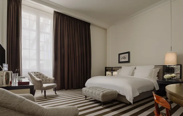 Grand, Premier, King Bed, Rosewood London 2/6