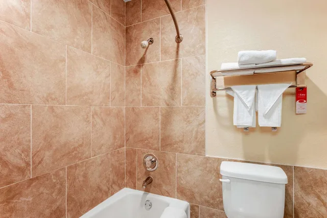 غرفة بسريرين مزدوجين، Econo Lodge Madison East 4/4