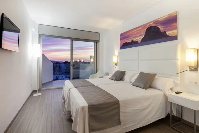 شقة بريميوم بسرير مزدوج بغرفة نوم واحدة بإطلالة جزئية على البحر مع أريكة، Axel Beach Ibiza - Adults Only 1/7