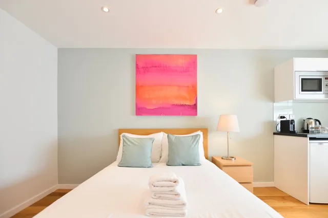 Semi Basement, Studio, Double Bed، Notting Hill Serviced Apartments by Concept Apartments 3/5
