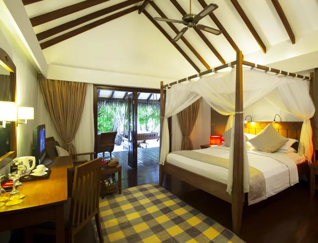 BEACH VILLA- Discounted Transfer، Medhufushi Island Resort 3/8