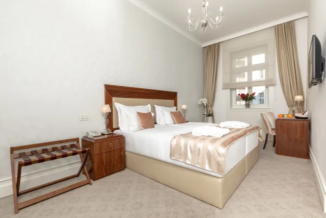 Superior, King Bed, Le Premier Boutique Hotel 2/4