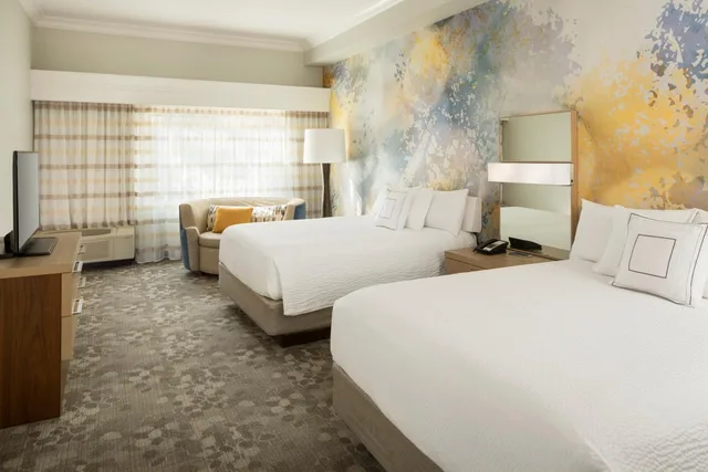 Room, 2 Queen Beds, Sofa, Courtyard By Marriott Palo Alto Los Altos 7/10