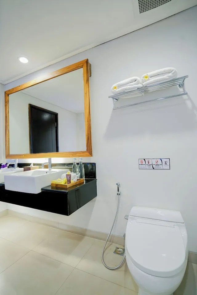 جناح بسرير مزدوج بحوض استحمام، The Kirana Canggu Hotel 5/5