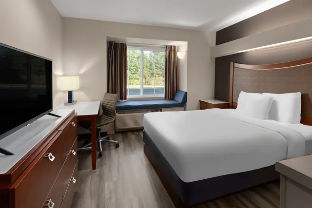 جناح بسرير كوين، Americas Best Value Inn Suites Racine 1/7