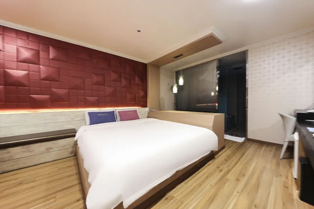 غرفة بريميوم بسرير كينج، Central Hotel 1/6