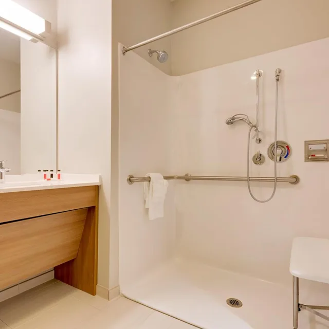 غرفة سوبيريور بسرير كوين لذوي الإعاقة، Microtel Inn And Suites By Wyndham Clarion 5/5