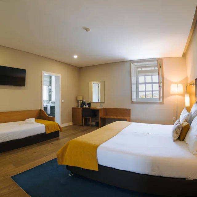 غرفة ثلاثية، Hotel Fonte Velha 2/3