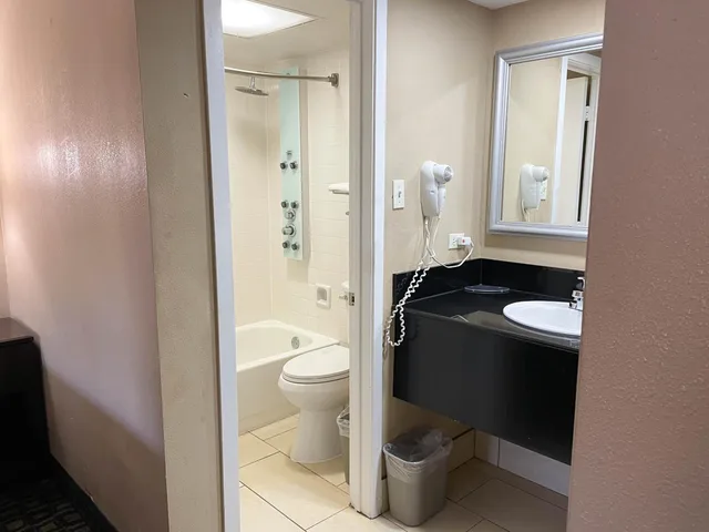 غرفة رباعية بسرير مزدوج للمدخنين، Studio6 Suites North Richland Hills, TX 5/7