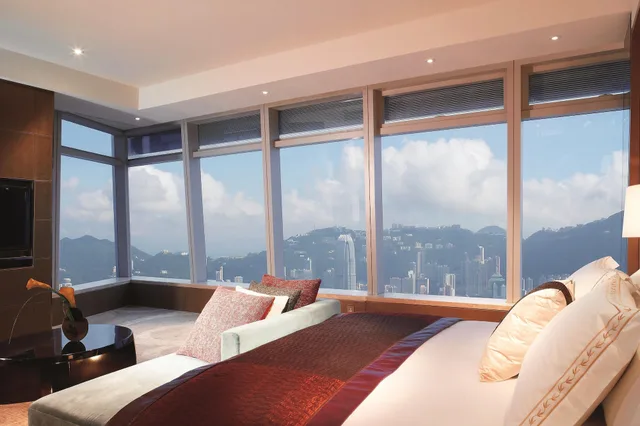 غرفة غراند بسرير كينج للمدخنين، The Ritz Carlton Hong Kong 3/8
