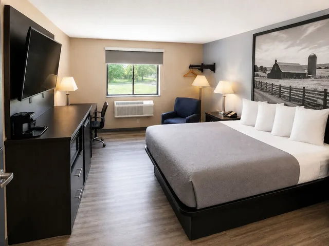 Standard, Queen Bed, Super 8 By Wyndham Lexington Park/California Area 1/5