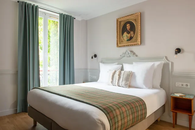 غرفة بريميوم بسرير كينج، Hotel De La Porte Doree 3/9