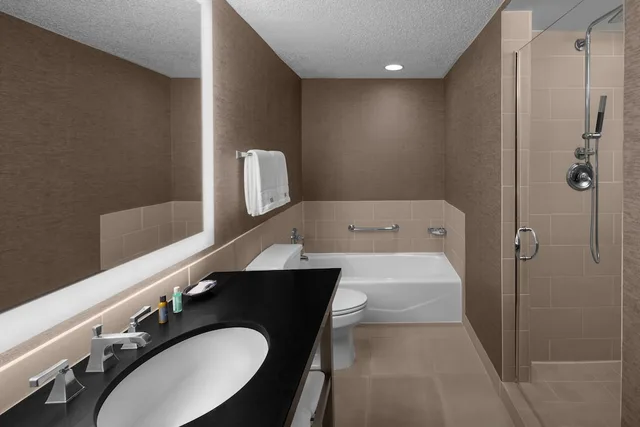 جناح تنفيذي بسرير كينج مع أريكة، The Westin Dallas Fort Worth Airport 4/6